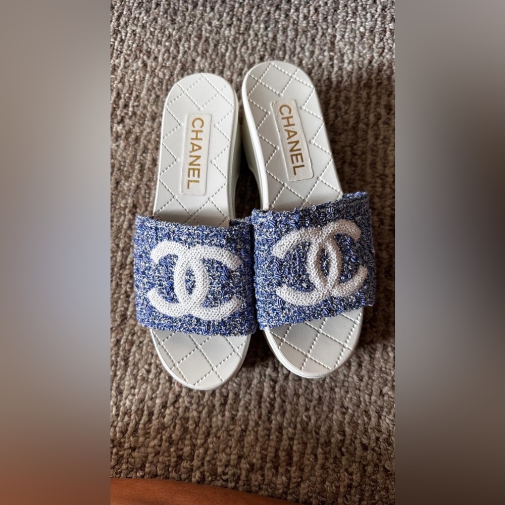 Like new used 2 times size 7 CHANEL